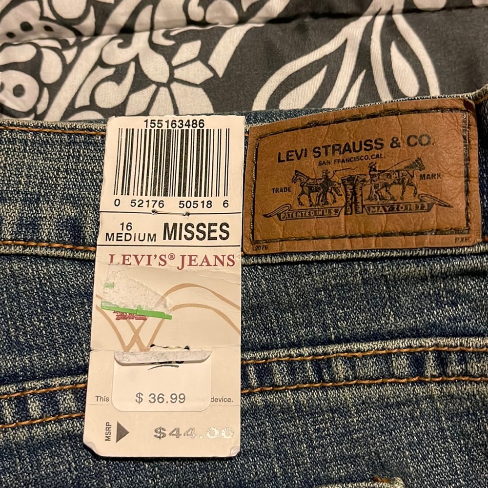 NWT Levi’s 515 jeans size 16